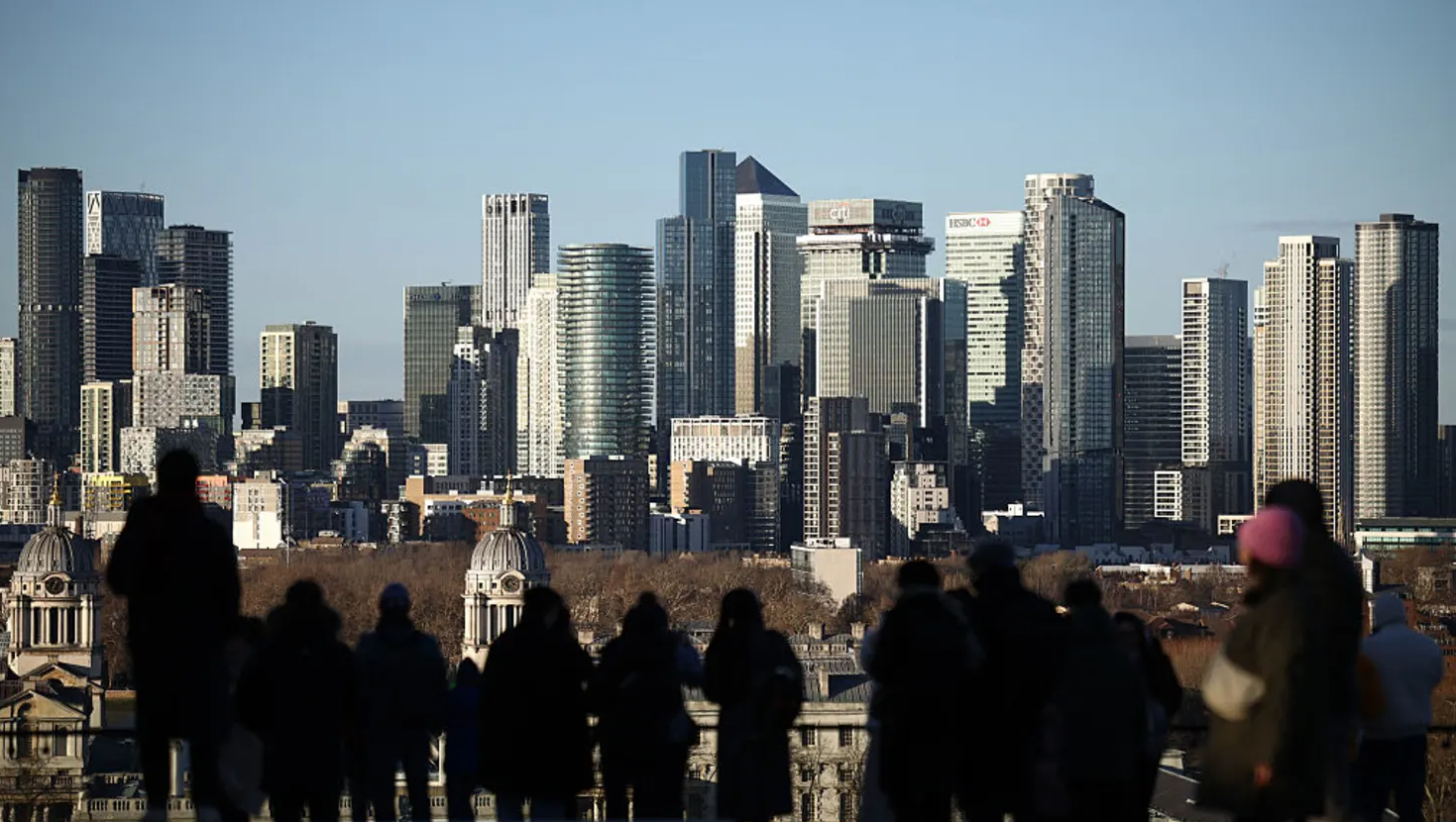 Европейские рынки торгуются разнонаправленно на фоне торговых рисков и ожиданий экономических сигналов